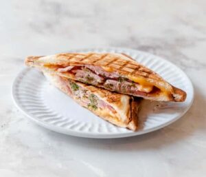 ハムチーズホットサンド