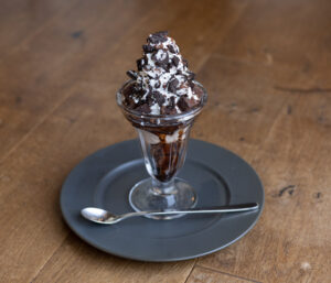 シメパフェ／クッキークリームサンデー