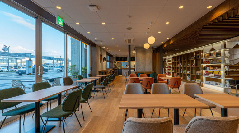 ​​​​2023年9月18日、石川県・JR小松駅のKomatsu 九(ナイン)に「UNI COFFEE ROASTERY 石川小松」がグランドオープン！