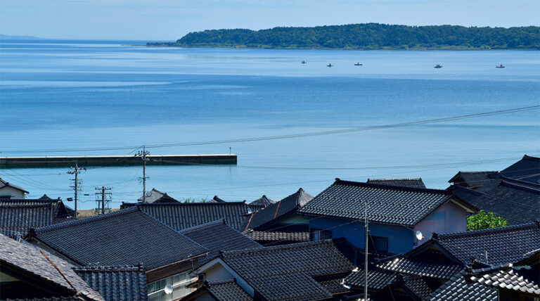 能登で壊れた黒瓦を再生する展示販売イベント「Regeneration」展開催